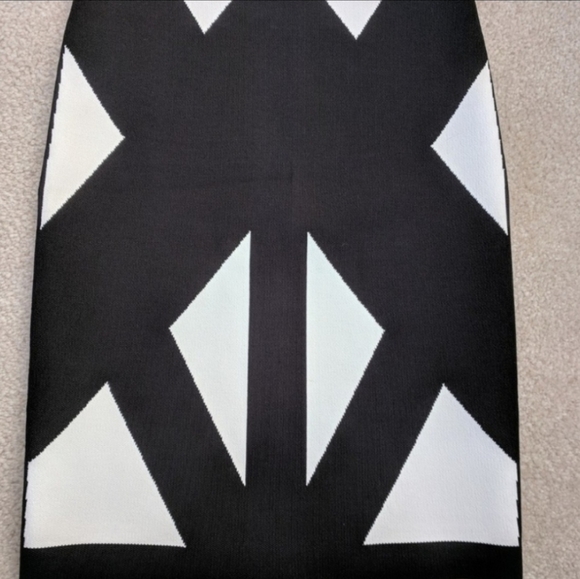 BCBG bandage Leger, -stretch style pencil skirt - Picture 5 of 7